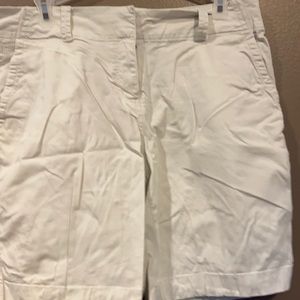 Women’s size 10 Vinyard Vines cargo shorts